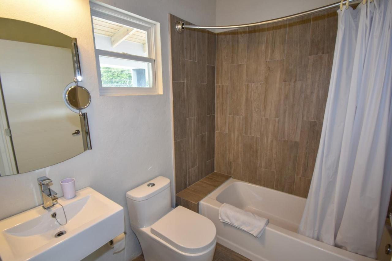 The Moxy Hotel English Harbour Bagian luar foto